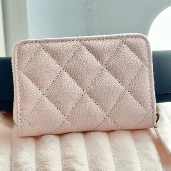 Chanel Pink Quilted Wallet - Picture 2 of 13